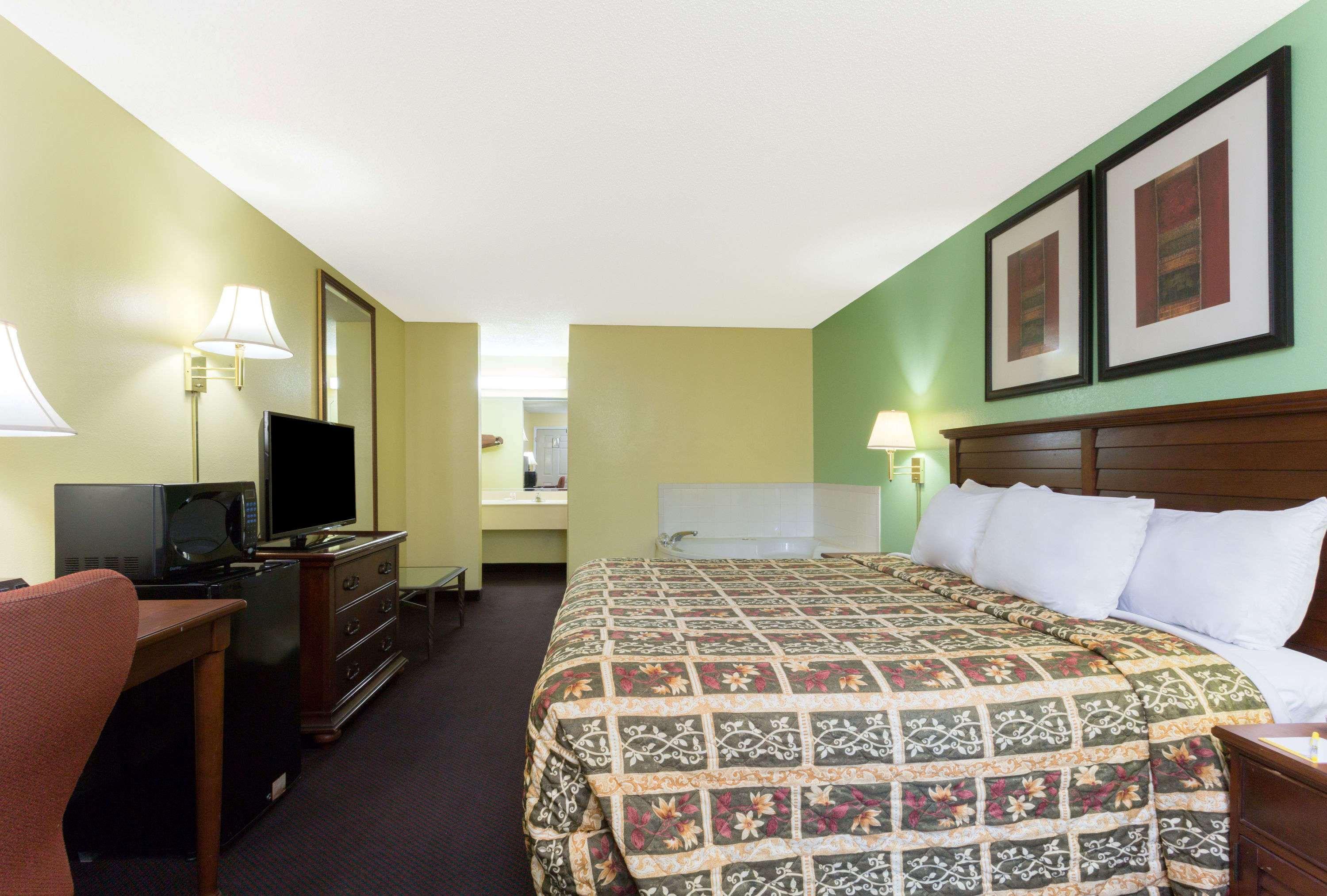 Days Inn Lamont/Monticello Buitenkant foto